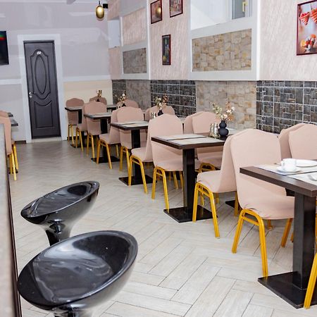 Lolo Hotel Chisinau Ngoại thất bức ảnh