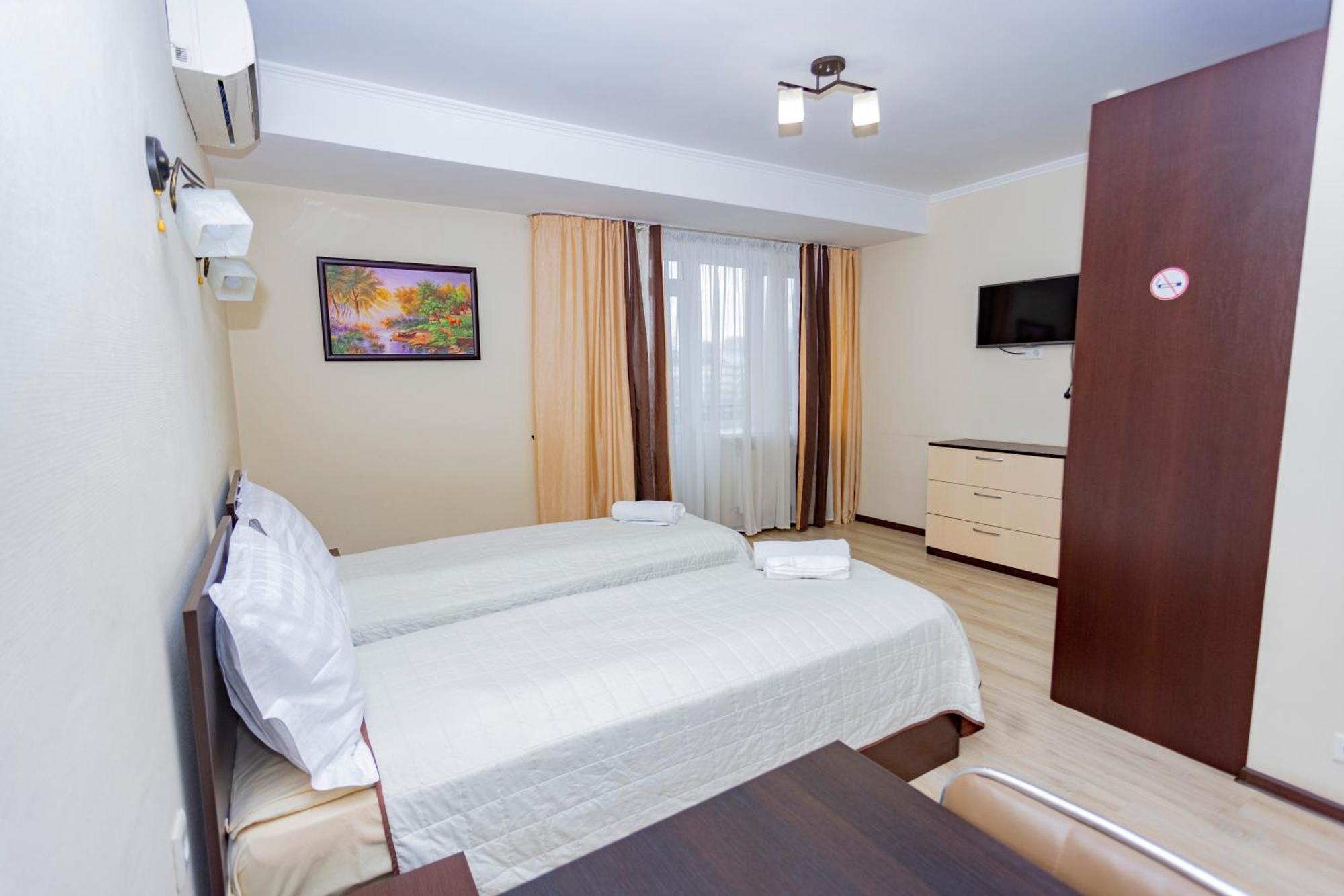 Lolo Hotel Chisinau Ngoại thất bức ảnh