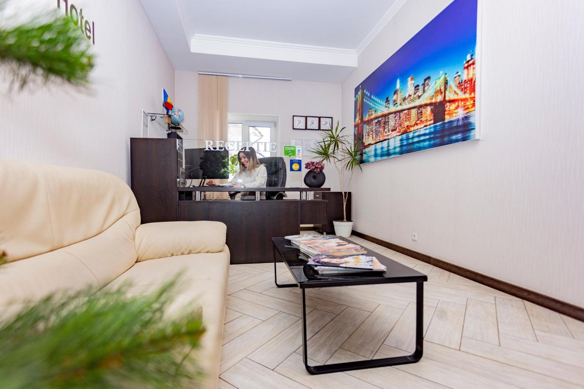 Lolo Hotel Chisinau Ngoại thất bức ảnh