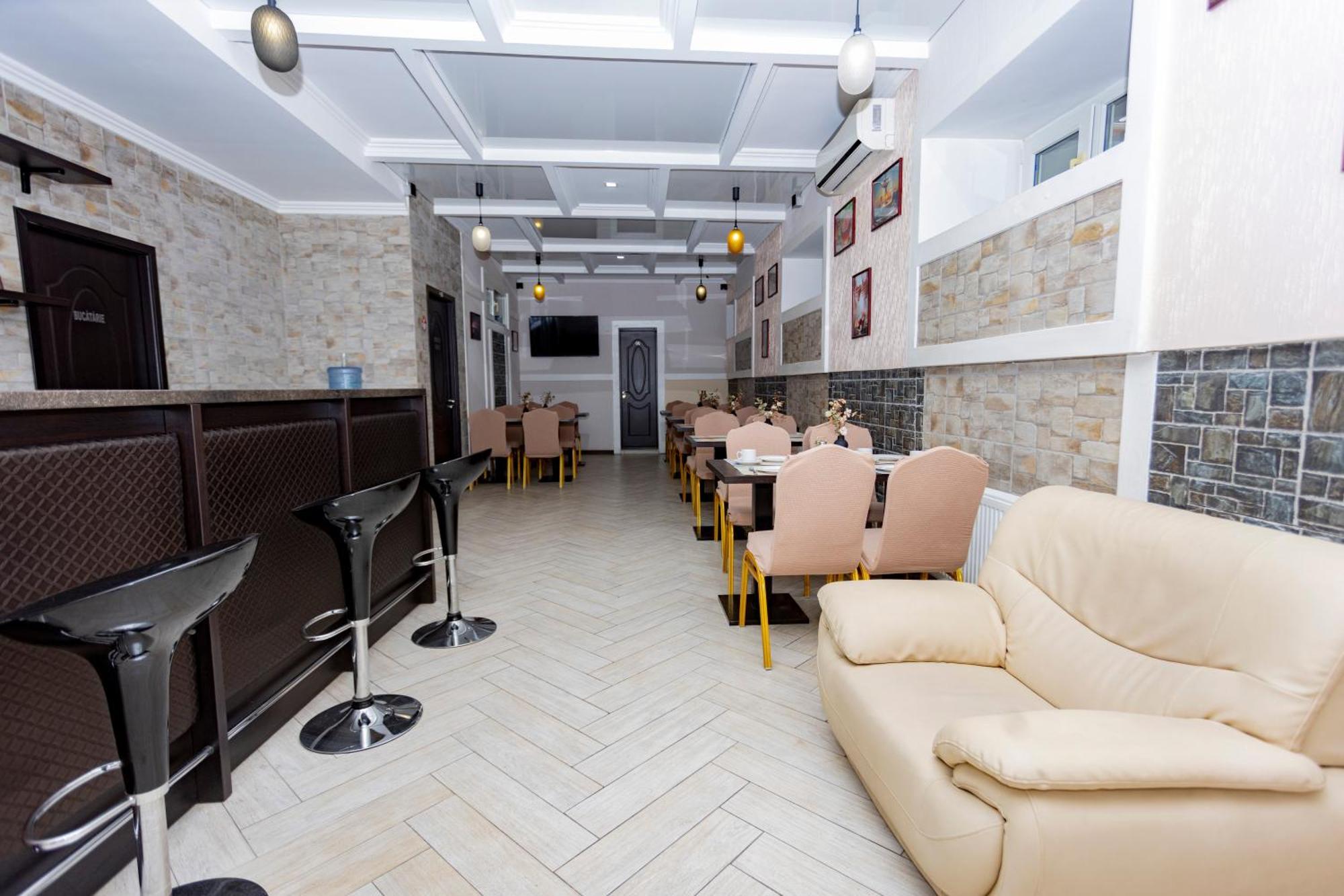 Lolo Hotel Chisinau Ngoại thất bức ảnh