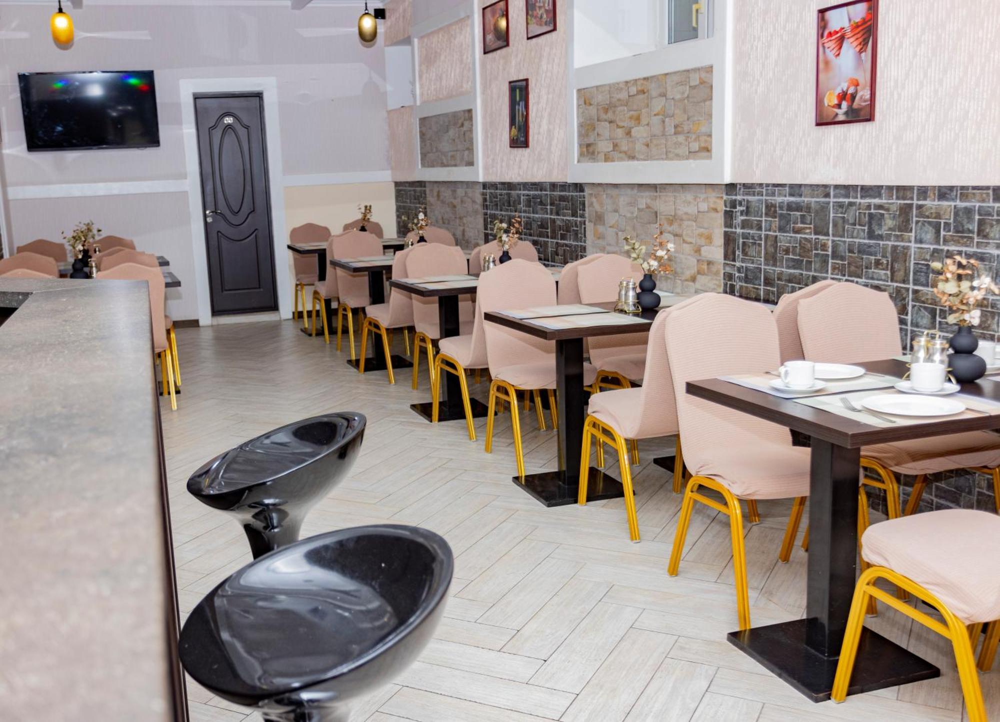 Lolo Hotel Chisinau Ngoại thất bức ảnh